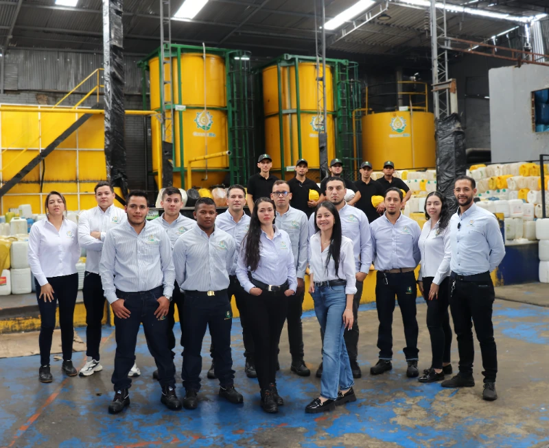 Equipo de GrasasBio en planta